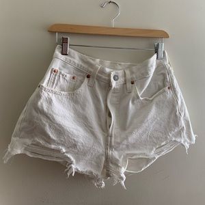 Levi’s 501 White Jean Shorts
Size 28